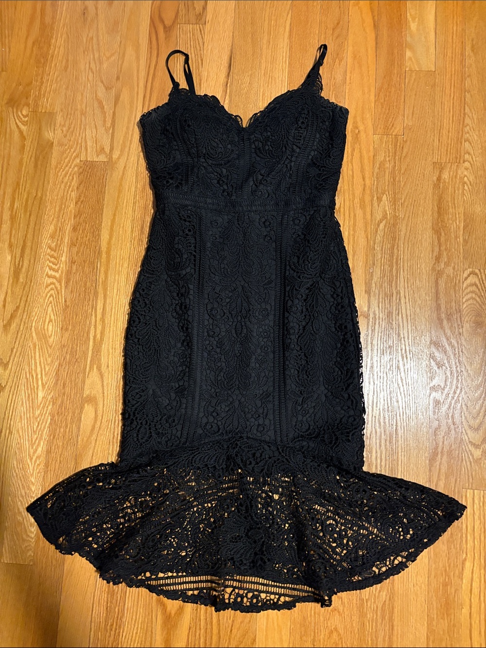 Guess Black Lace Mermaid-Hem Midi Dress